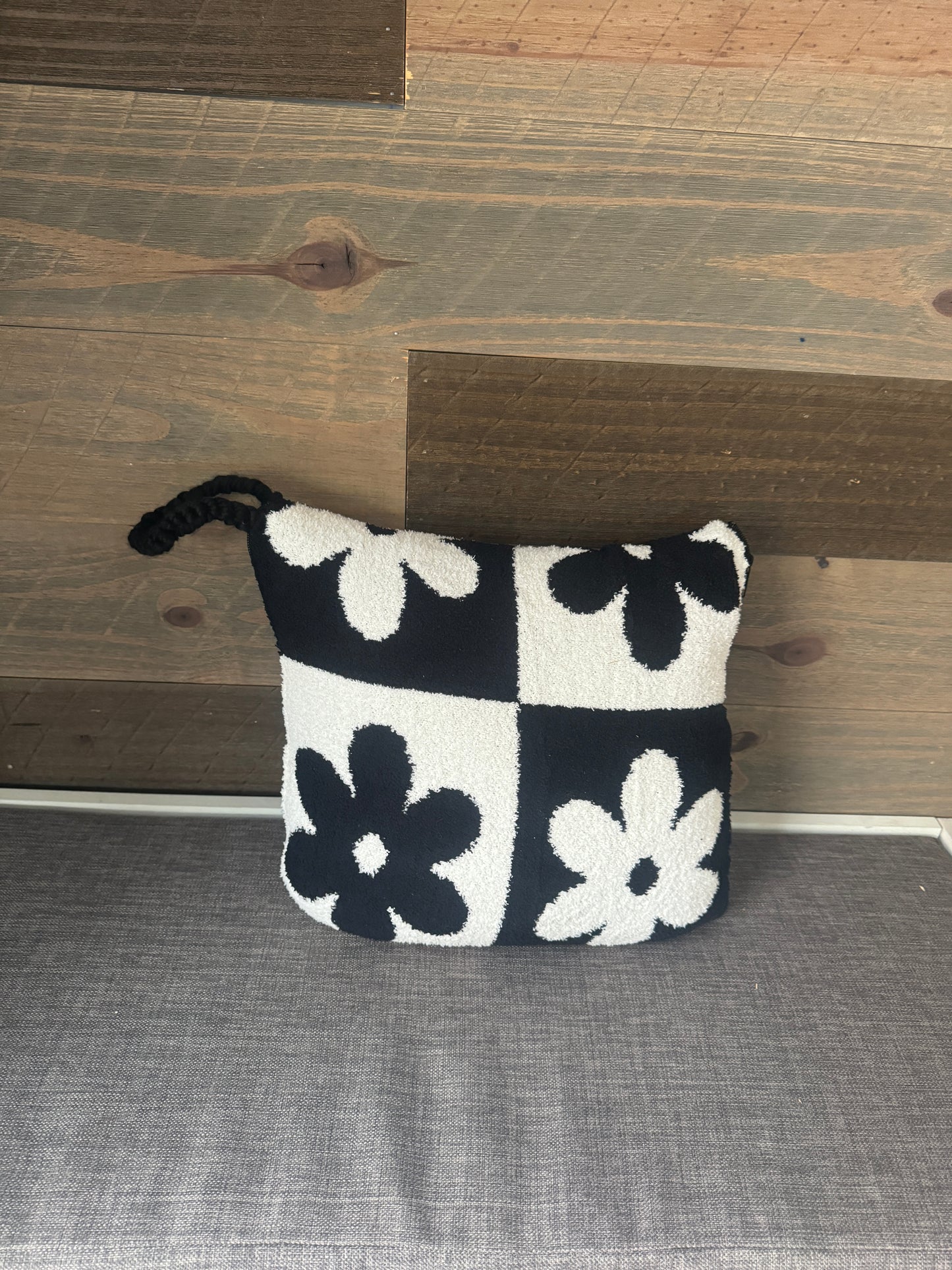 Daisy Blanket Pillow (50x60)