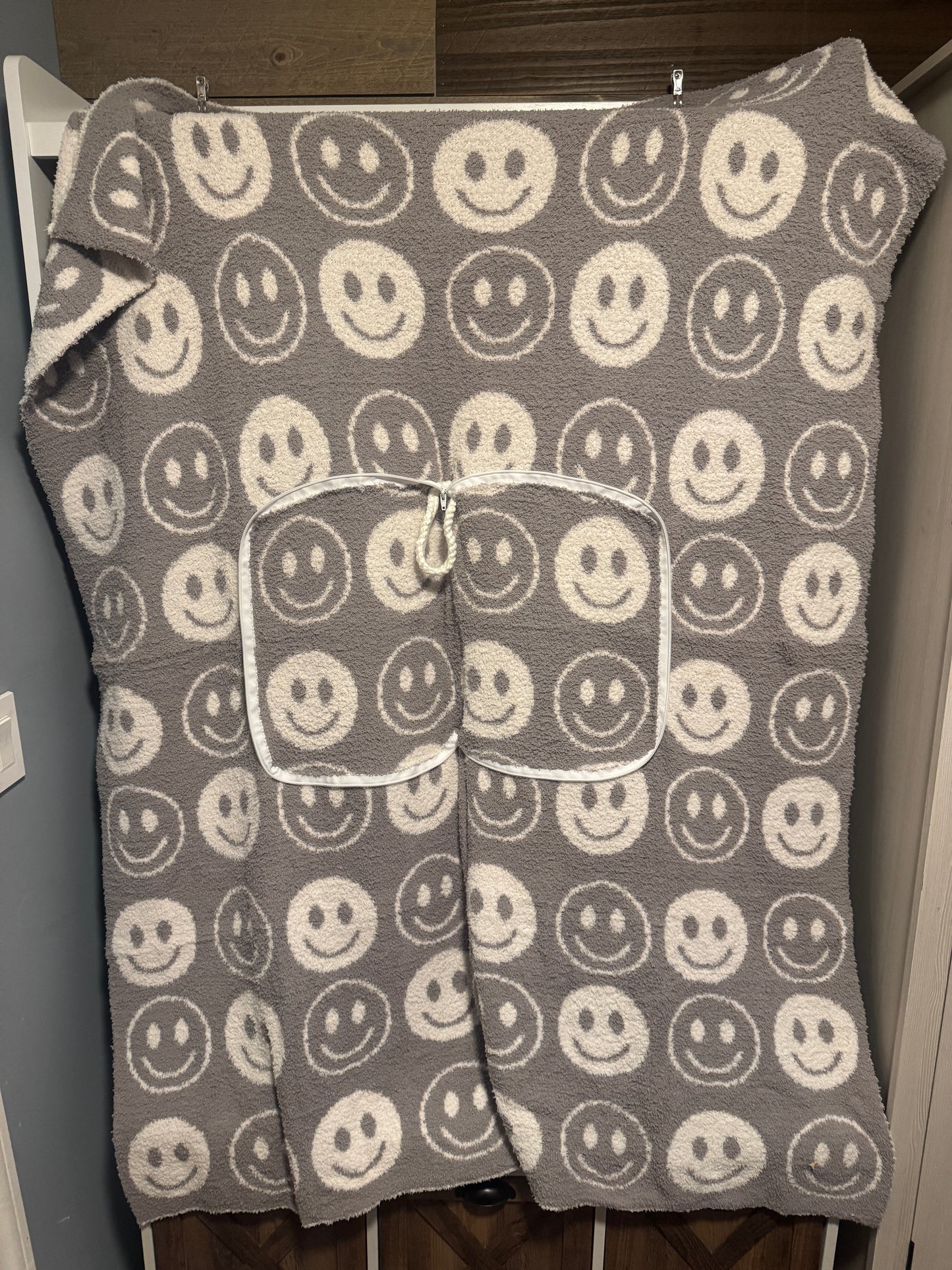 Gray Smile Blanket Pillow (50x60)