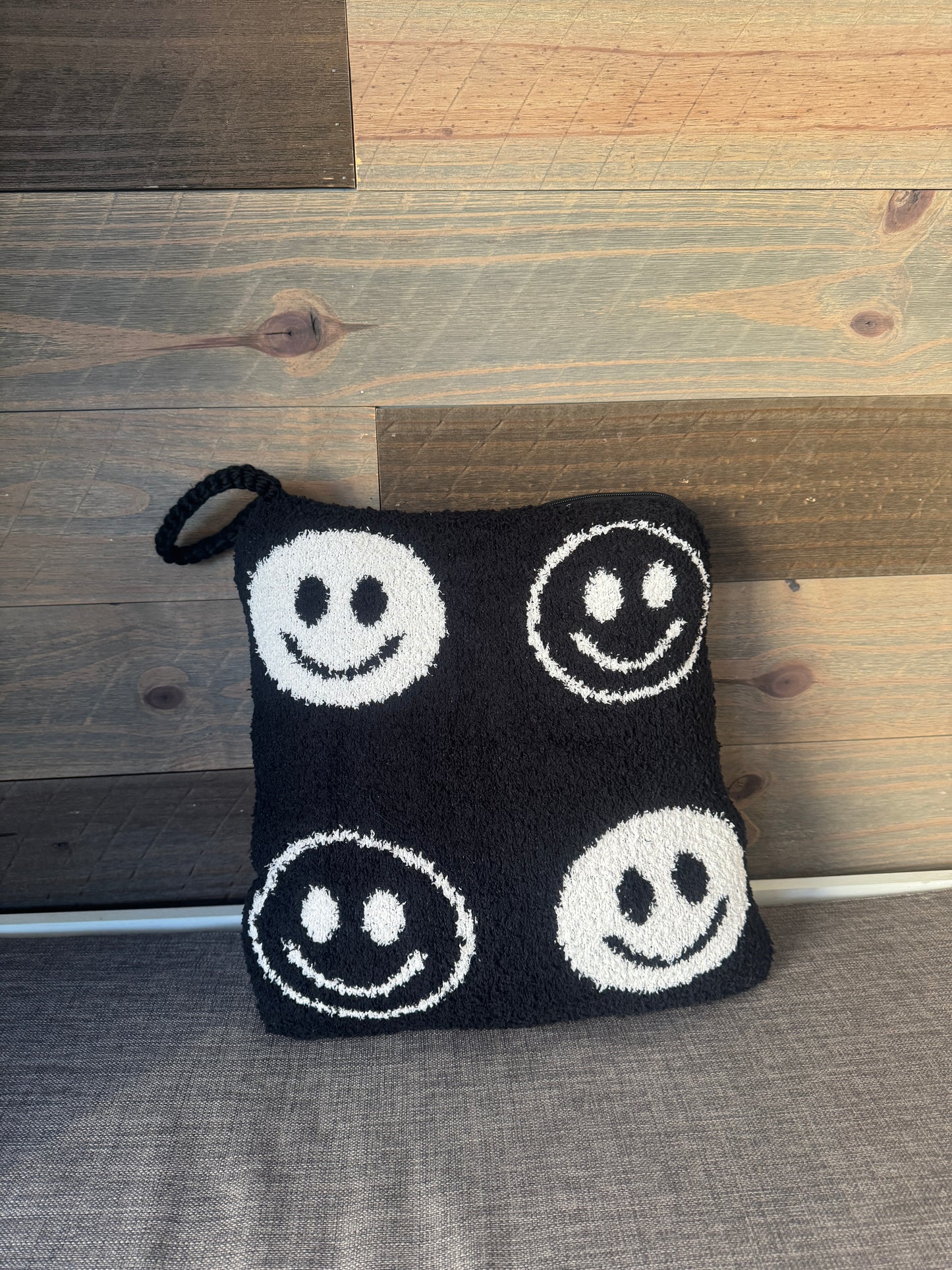 Black Smile Blanket Pillow (50x70)