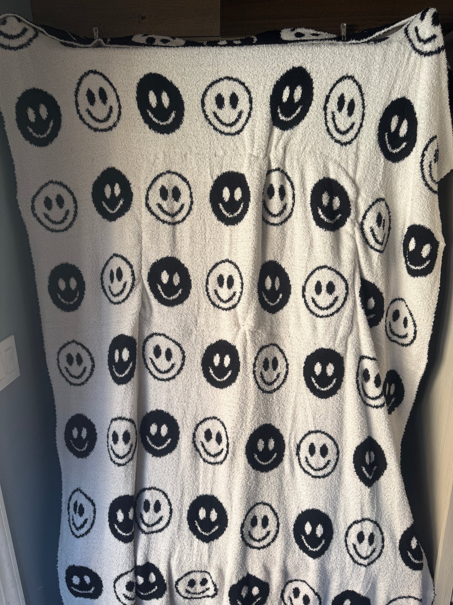 Black Smile Blanket Pillow (50x70)